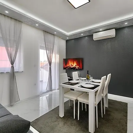 Maison d'hôtes White Pool Apartmens Pula