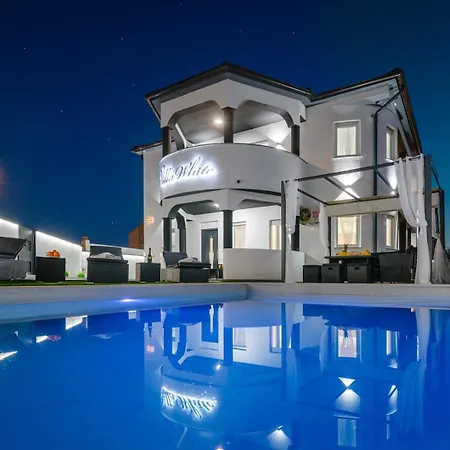 Maison d'hôtes White Pool Apartmens Pula