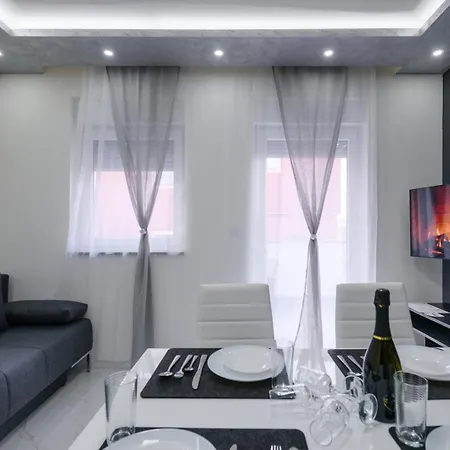 White Pool Apartmens 3* Pula