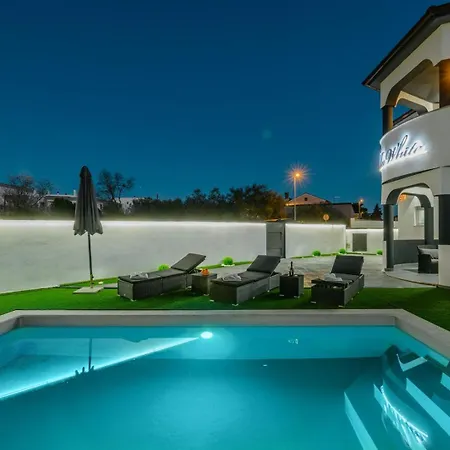Maison d'hôtes White Pool Apartmens 3*