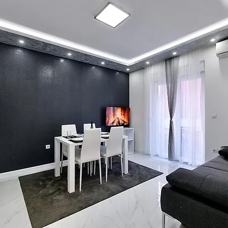 White Pool Apartmens 3* Pula