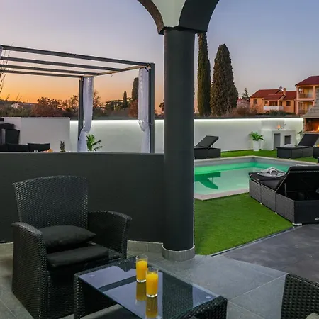 White Pool Apartmens Pula