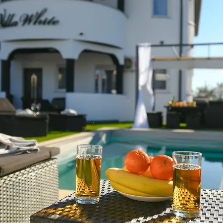 Maison d'hôtes White Pool Apartmens