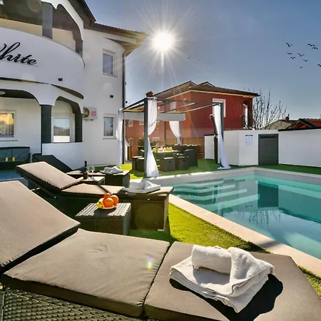 Maison d'hôtes White Pool Apartmens