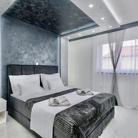 White Pool Apartmens 3* Pula